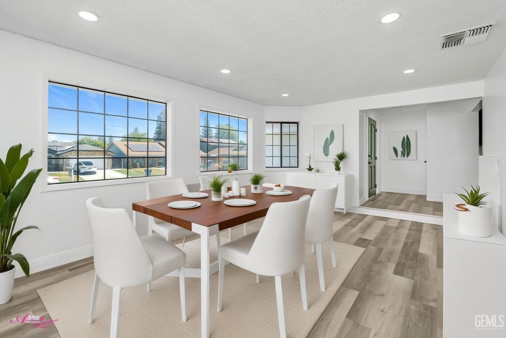 Photo of 5801 Cedar Falls Drive, Bakersfield, CA 93306 (MLS # 202513199)