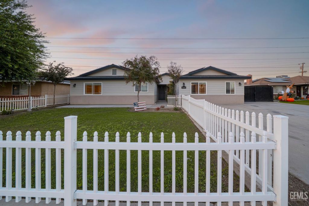 Photo of 10512 Dee Dee Avenue, Bakersfield, CA 93312 (MLS # 202603621)