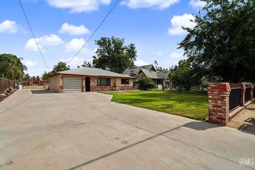 Photo of 4910 Morro Drive, Bakersfield, CA 93307 (MLS # 202608555)