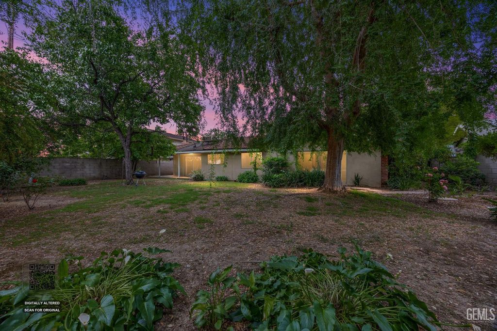 Photo of 2813 Elm Street, Bakersfield, CA 93301 (MLS # 202603572)