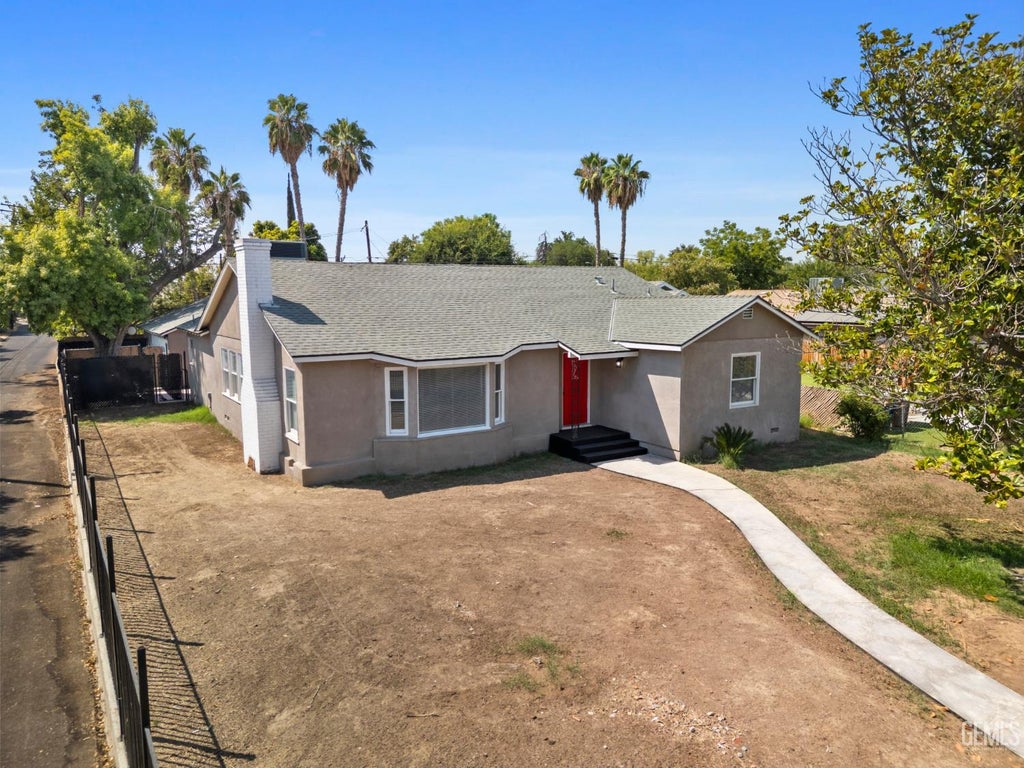 Photo of 135 A Street, Bakersfield, CA 93304 (MLS # 202608089)