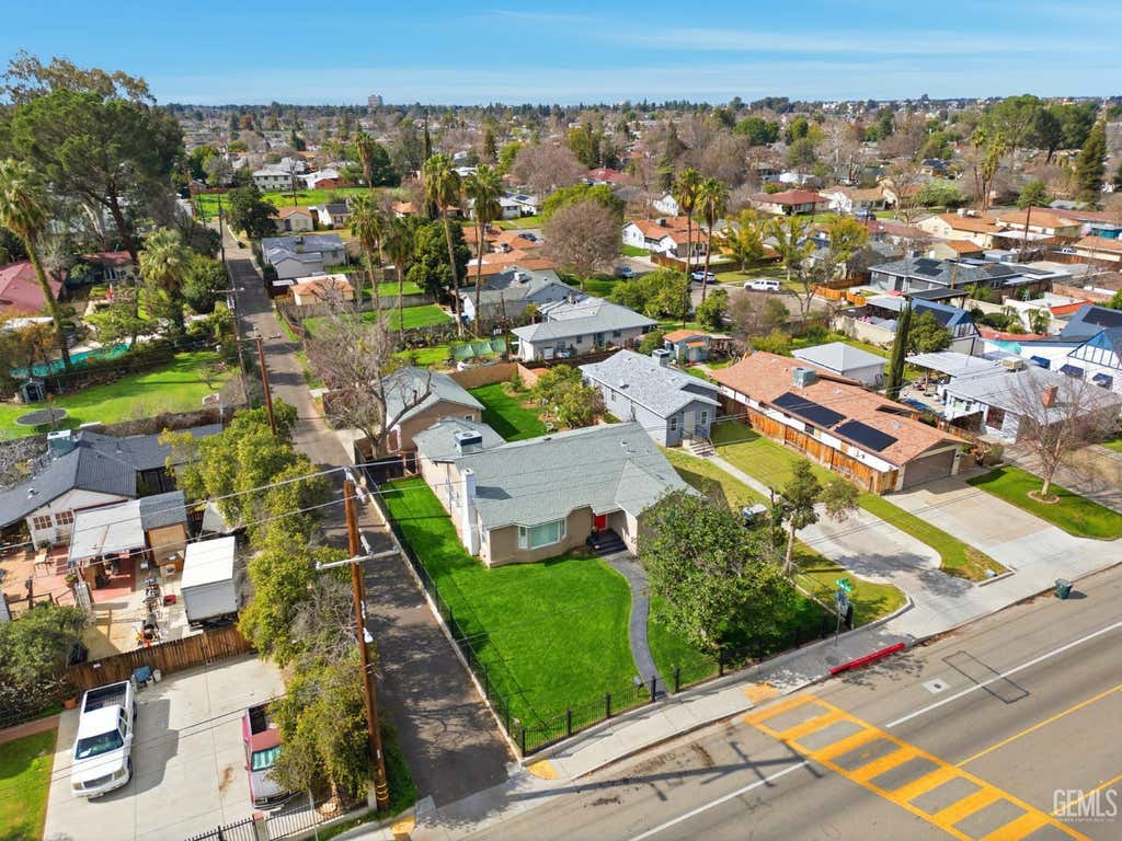 Photo of 135 A Street, Bakersfield, CA 93304 (MLS # 202608089)