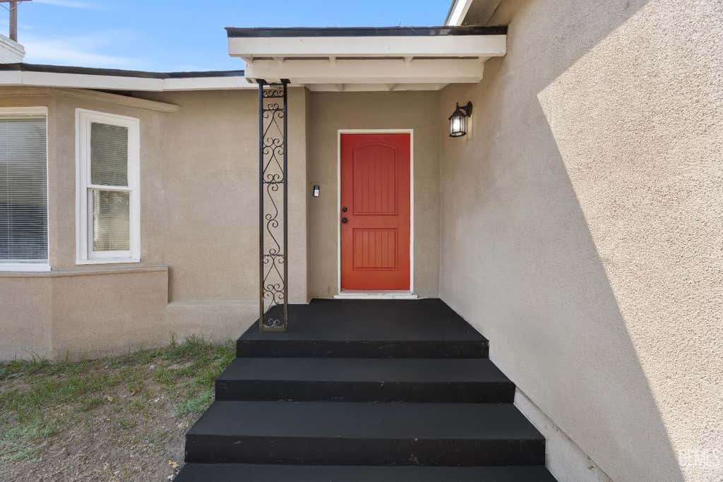 Photo of 135 A Street, Bakersfield, CA 93304 (MLS # 202608089)