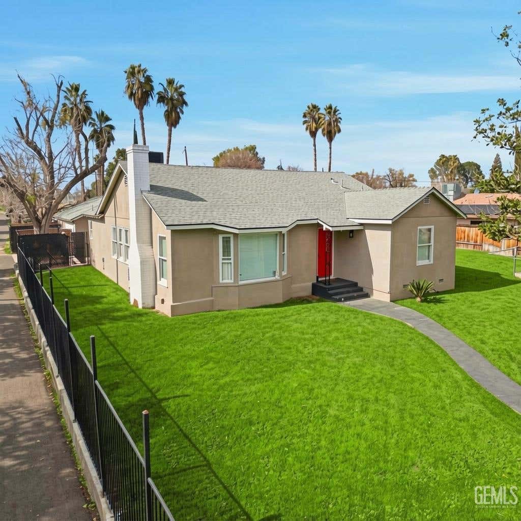 Photo of 135 A Street, Bakersfield, CA 93304 (MLS # 202608089)
