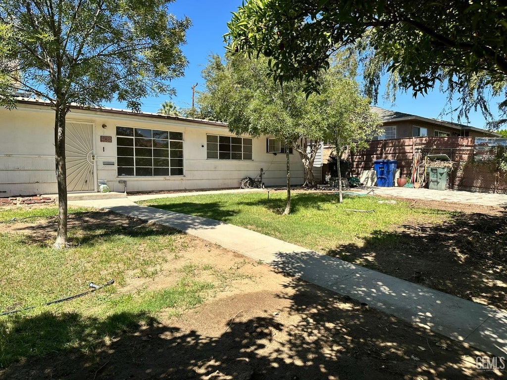 Photo of 2908 Cornell Street, Bakersfield, CA 93305 (MLS # 202610124)
