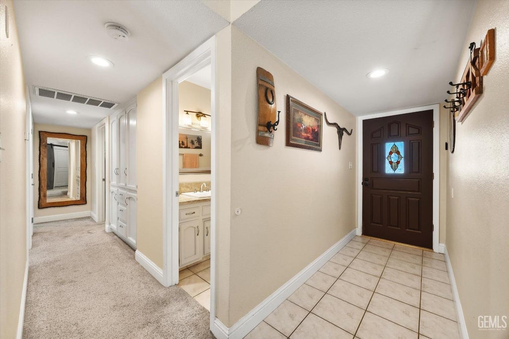 Photo of 19700 Mesa Drive, Tehachapi, CA 93561 (MLS # 202608559)