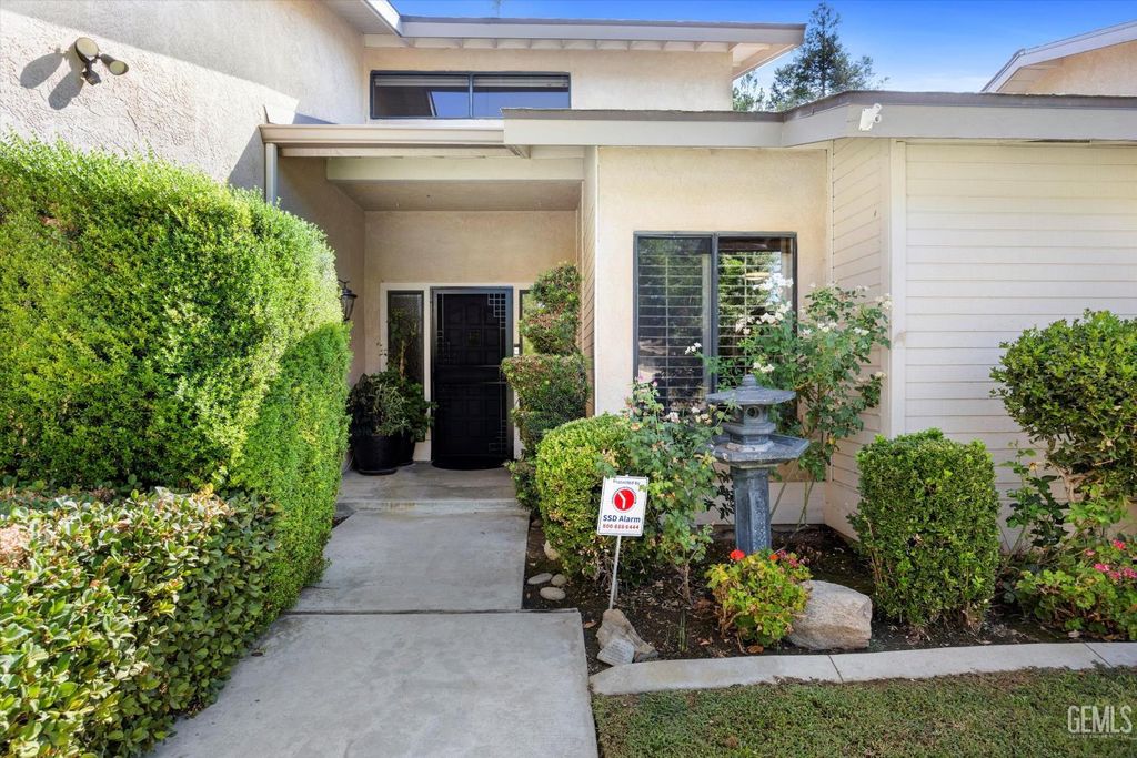 Photo of 7401 Hilton Head Way #21, Bakersfield, CA 93309 (MLS # 202510168)