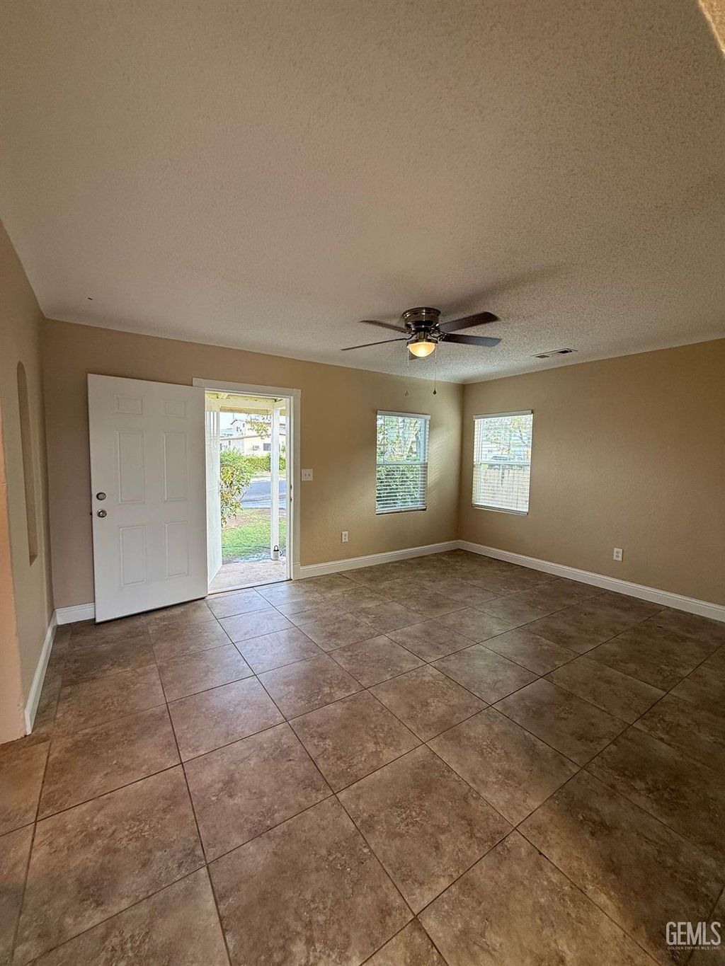 Photo of 923 Water Street, Bakersfield, CA 93305 (MLS # 202511067)