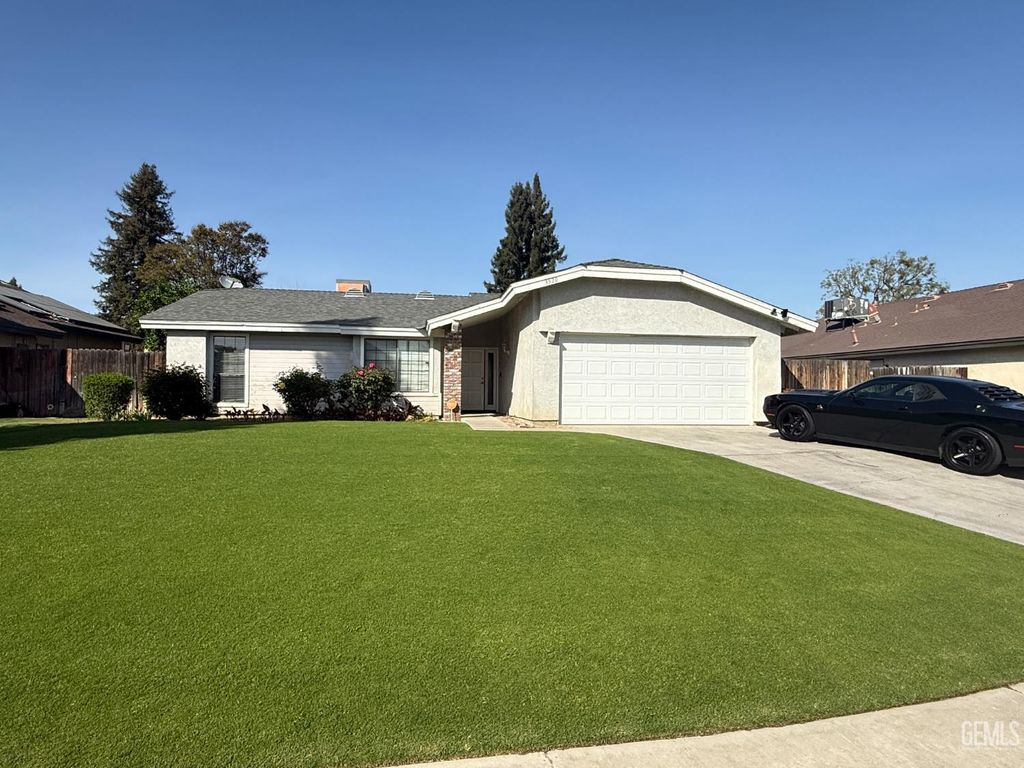 Photo of 3520 Snowflake Court, Bakersfield, CA 93309 (MLS # 202602938)