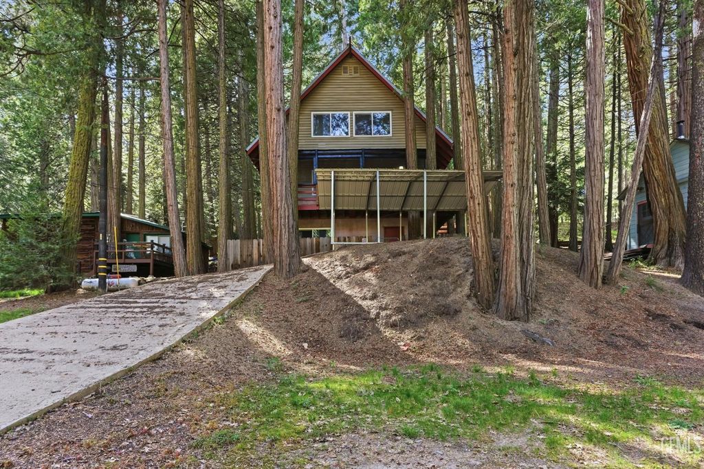 Photo of 10729 Pine Drive, Wofford Heights, CA 93285 (MLS # 202603663)