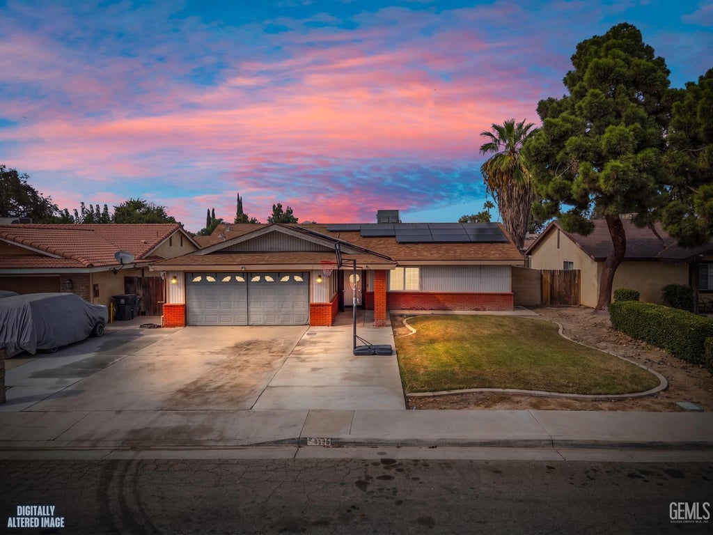 Photo of 1716 Maurice Avenue, Bakersfield, CA 93304 (MLS # 202610208)
