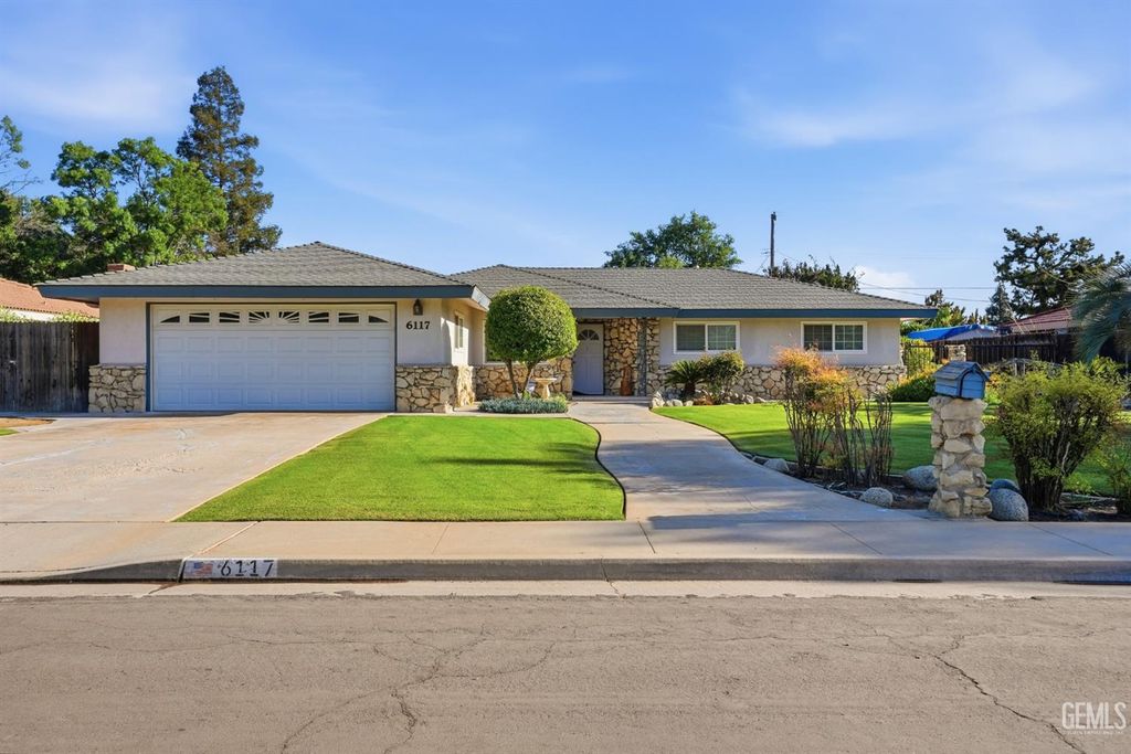 Photo of 6117 Euclid Avenue, Bakersfield, CA 93308 (MLS # 202604140)