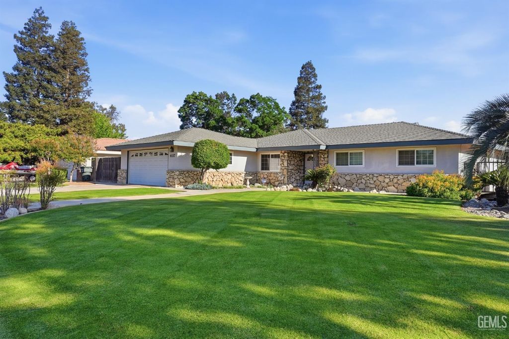 Photo of 6117 Euclid Avenue, Bakersfield, CA 93308 (MLS # 202604140)