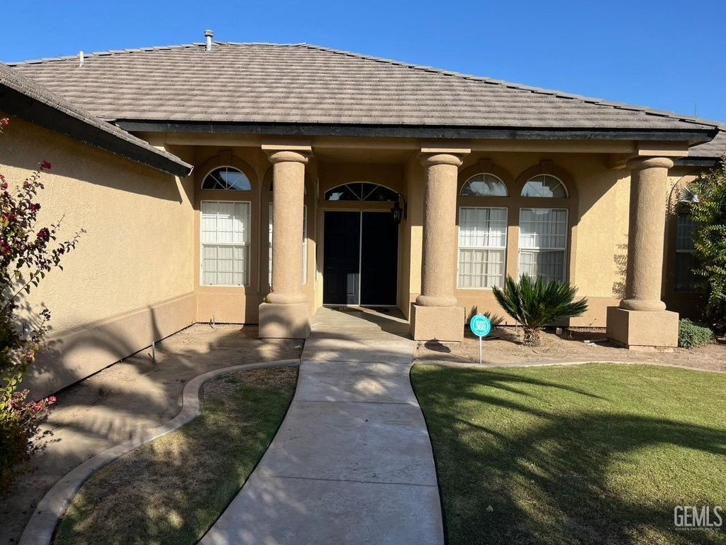 Photo of 8120 Rockhampton Drive, Bakersfield, CA 93313 (MLS # 202511311)