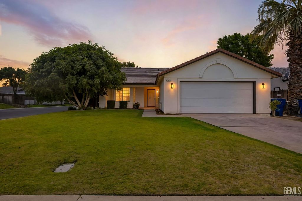 Photo of 5603 Pine Canyon Drive, Bakersfield, CA 93313 (MLS # 202510909)