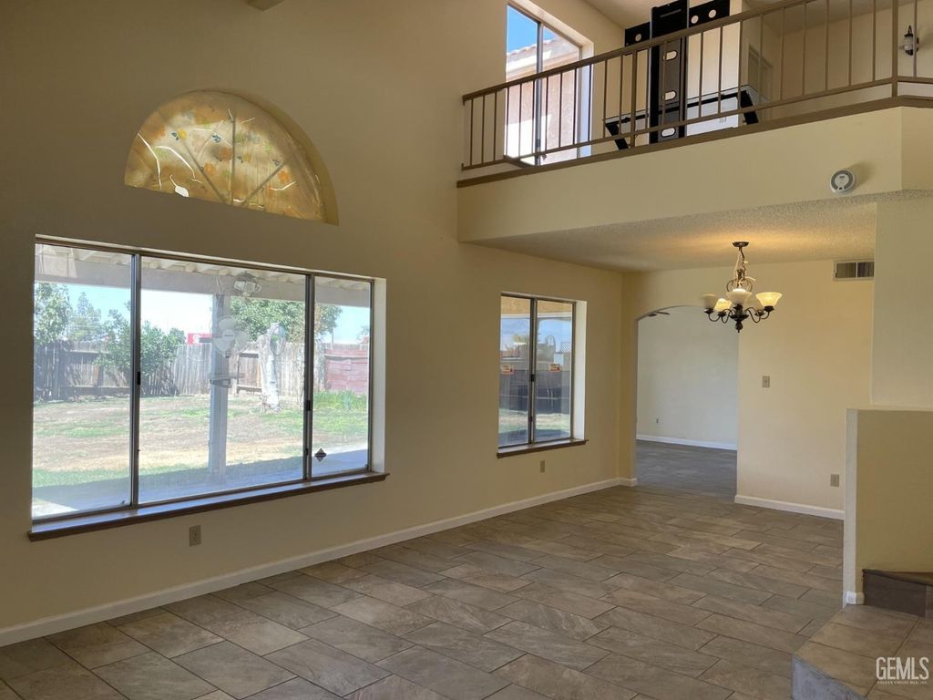 Photo of 6213 Quaking Aspen Street, Bakersfield, CA 93313 (MLS # 202607787)
