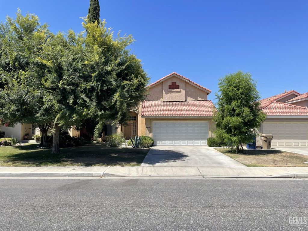 Photo of 6213 Quaking Aspen Street, Bakersfield, CA 93313 (MLS # 202607787)