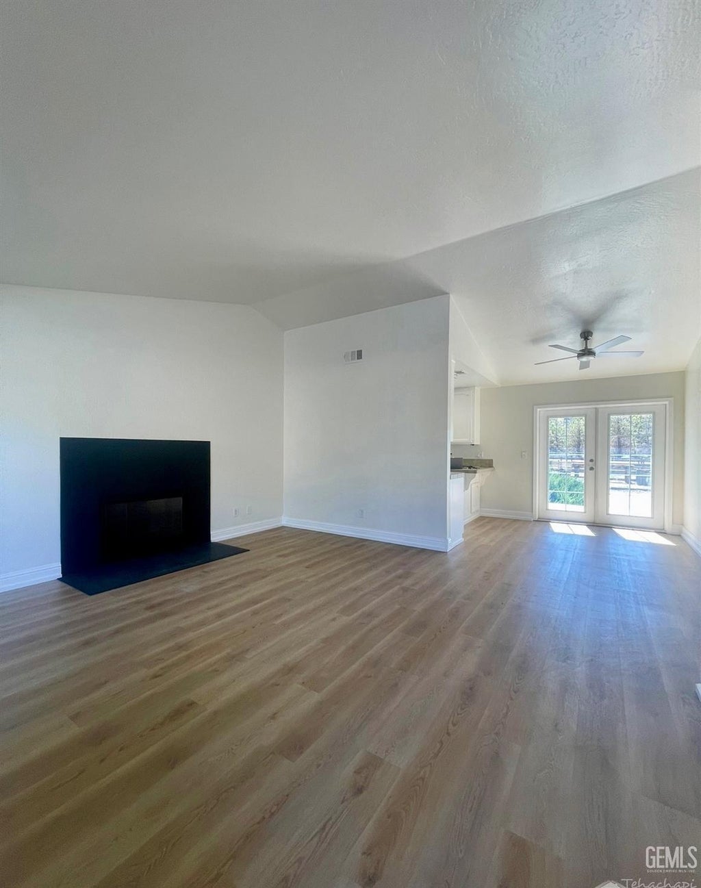 Photo of 23441 Lakeview Drive, Tehachapi, CA 93561 (MLS # 202609866)