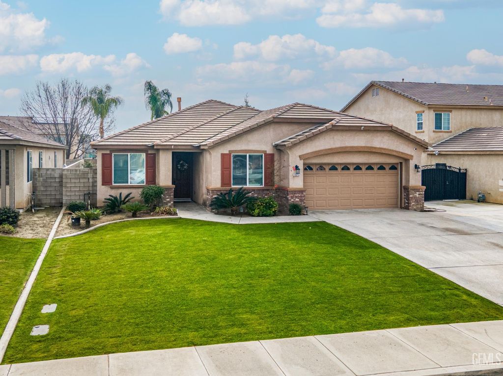 Photo of 12213 Jacksonville Avenue, Bakersfield, CA 93312 (MLS # 202601024)