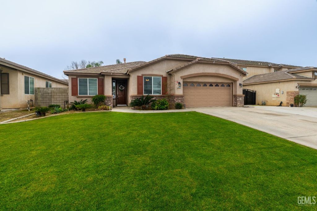 Photo of 12213 Jacksonville Avenue, Bakersfield, CA 93312 (MLS # 202601024)