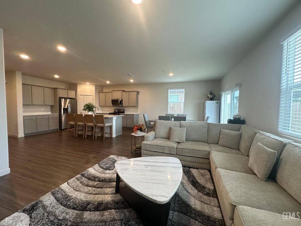 Photo of 1457 S Tropics Pl Pl, Hanford, CA 93230 (MLS # 202600679)