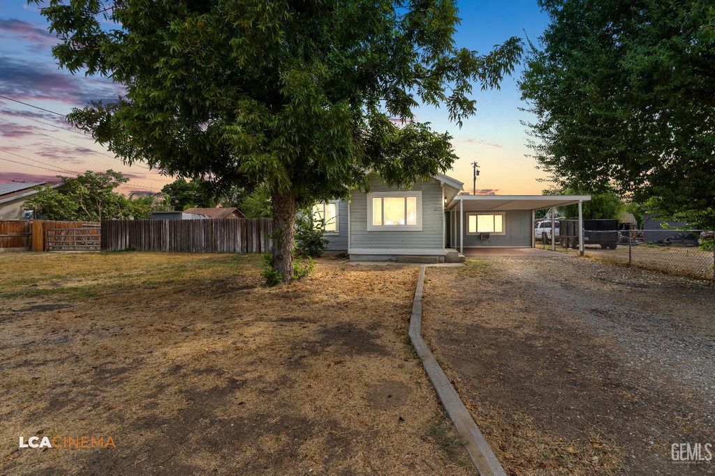 Photo of 635 S Fairfax Road, Bakersfield, CA 93306 (MLS # 202511113)
