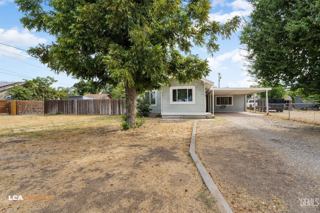 Photo of 635 S Fairfax Road, Bakersfield, CA 93306 (MLS # 202511113)