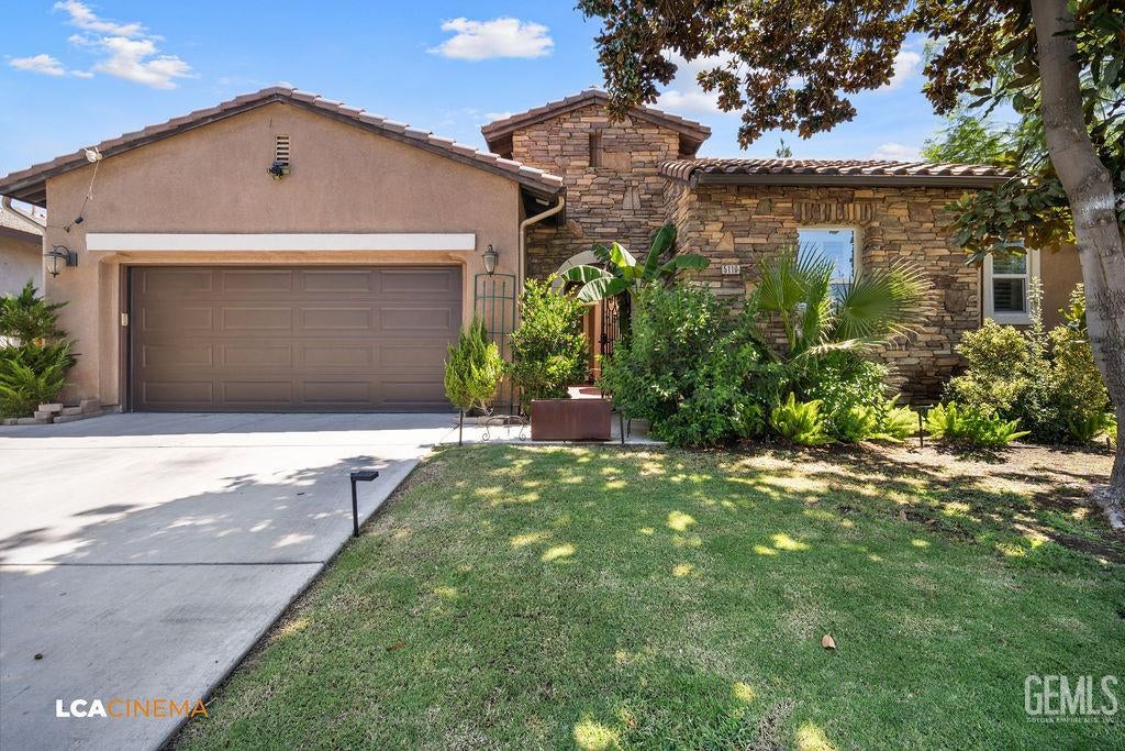 Photo of 5110 Boulder Creek Place, Bakersfield, CA 93312 (MLS # 202605889)