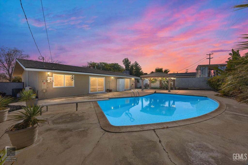 Photo of 917 2nd Street, Taft, CA 93268 (MLS # 202600963)