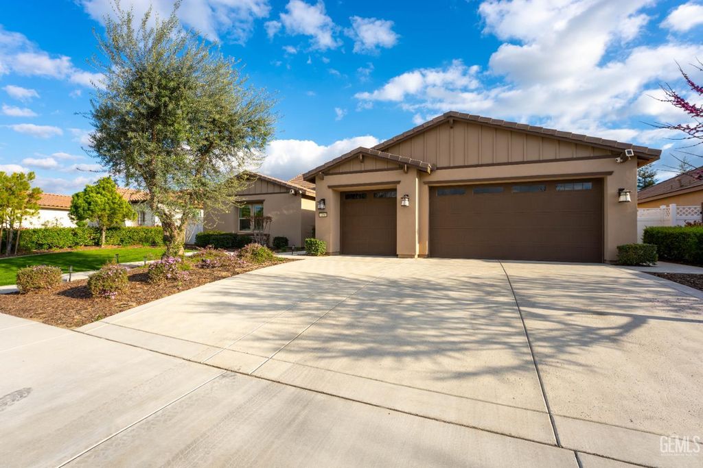 Photo of 13503 Stonethwaite Lane, Bakersfield, CA 93311 (MLS # 202602684)
