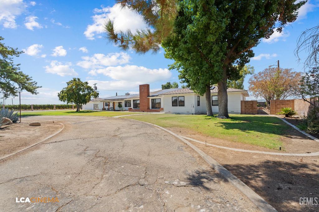 Photo of 11081 Zachary Avenue, Delano, CA 93215 (MLS # 202510870)
