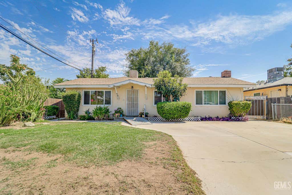 Photo of 2055 Potomac Avenue, Bakersfield, CA 93307 (MLS # 202608594)