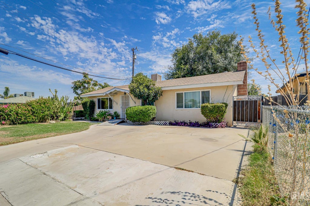 Photo of 2055 Potomac Avenue, Bakersfield, CA 93307 (MLS # 202608594)