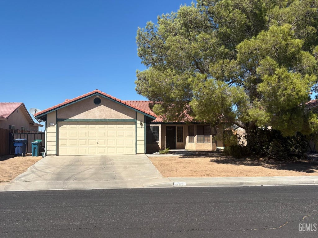 Photo of 204 Barbara Avenue, Ridgecrest, CA 93555 (MLS # 202609878)