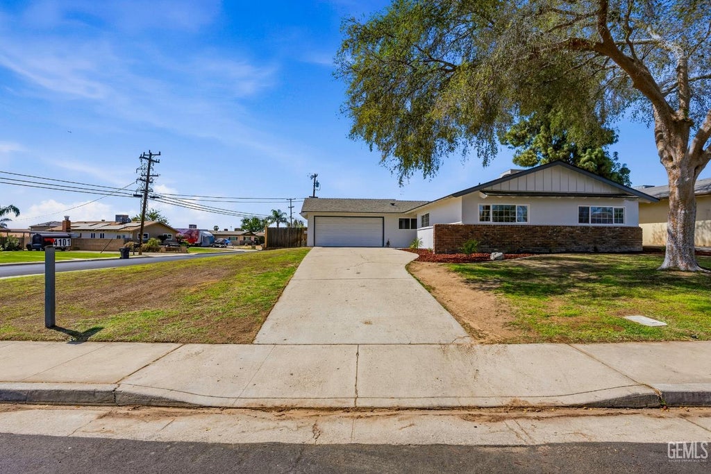 Photo of 4101 Skye Drive, Bakersfield, CA 93308 (MLS # 202610030)