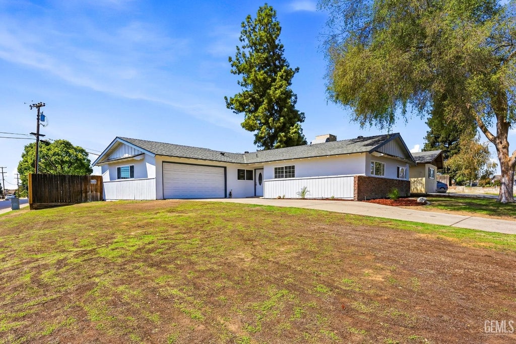 Photo of 4101 Skye Drive, Bakersfield, CA 93308 (MLS # 202610030)