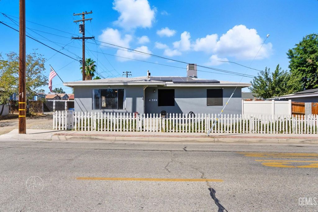 Photo of 615 2nd Street, Taft, CA 93268 (MLS # 202511301)