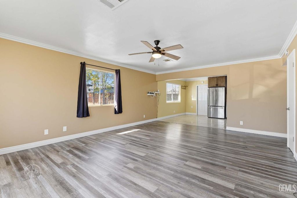 Photo of 615 2nd Street, Taft, CA 93268 (MLS # 202511301)
