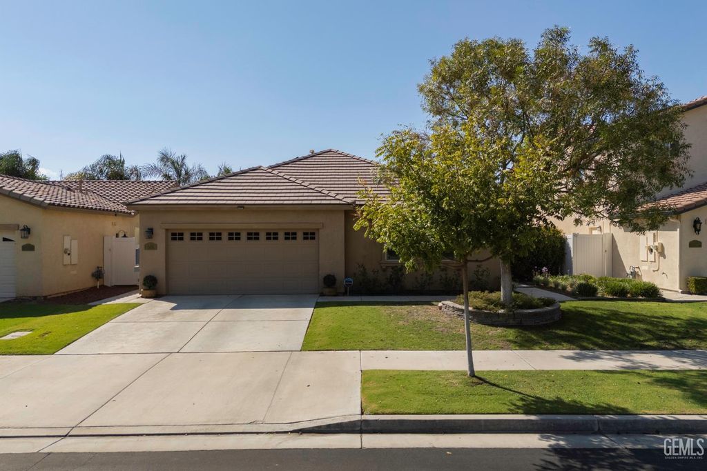 Photo of 509 Jewel Flower Street, Bakersfield, CA 93314 (MLS # 202510963)