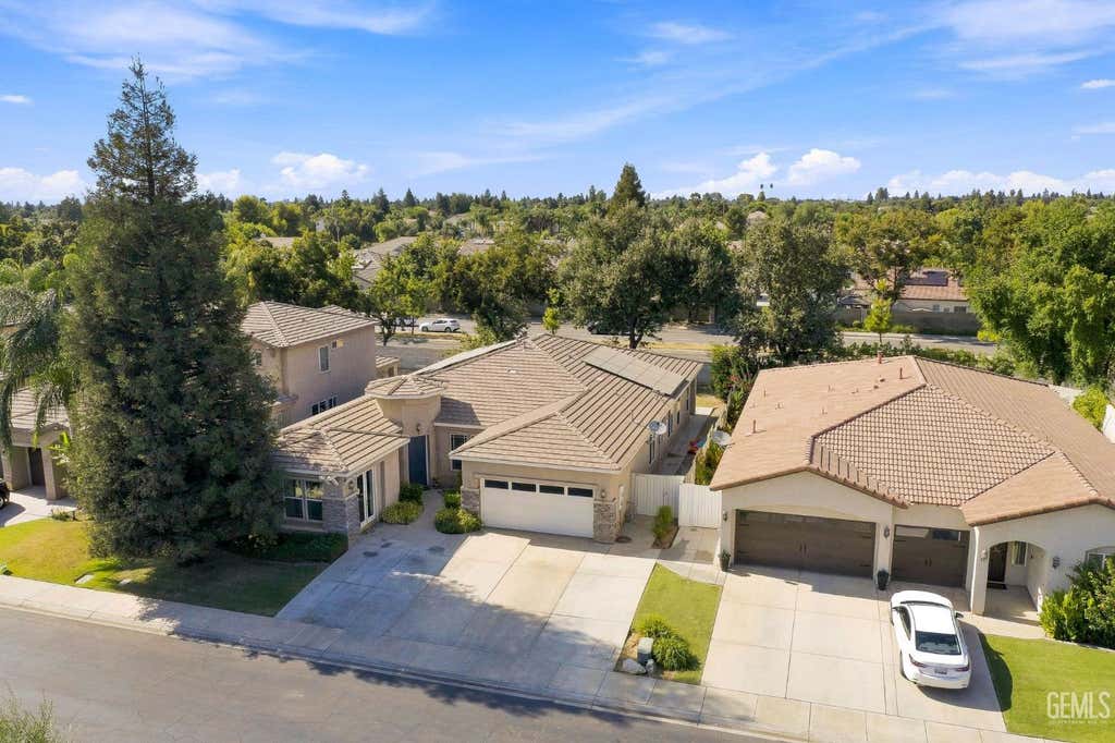 Photo of 9208 Via Lugano, Bakersfield, CA 93312 (MLS # 202608579)