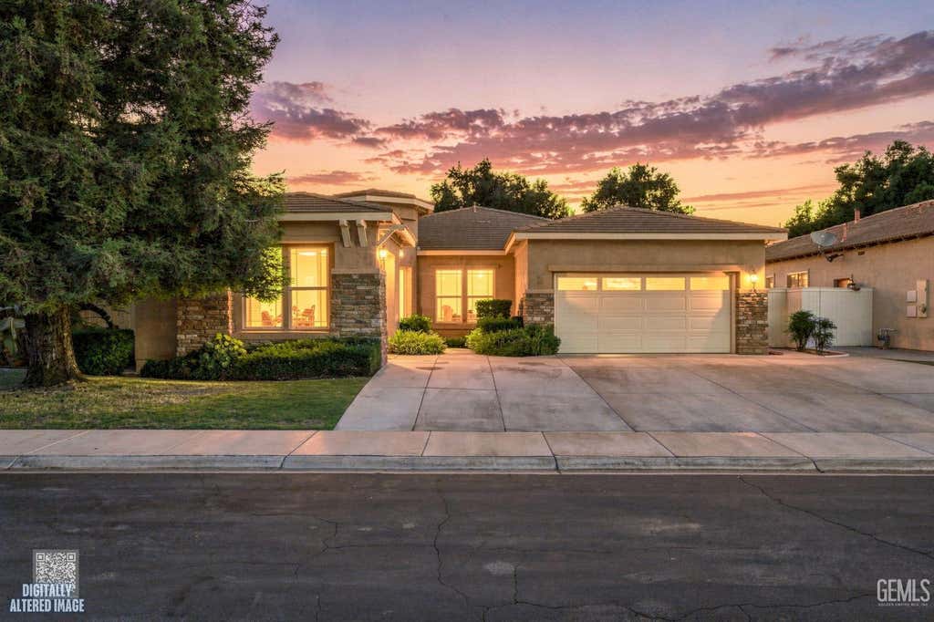 Photo of 9208 Via Lugano, Bakersfield, CA 93312 (MLS # 202608579)