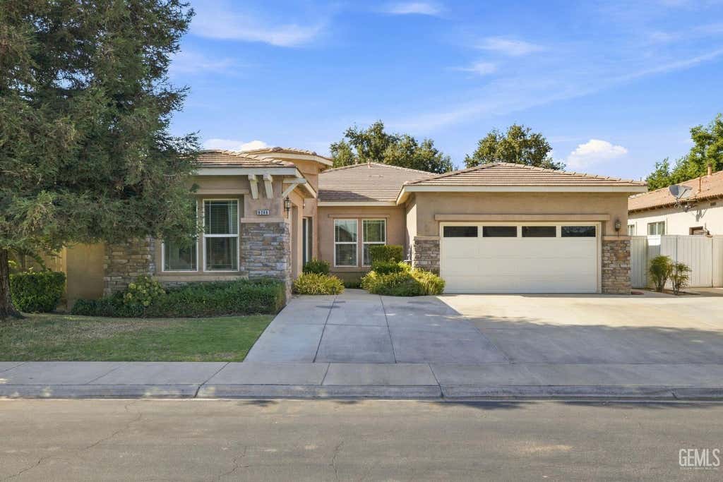 Photo of 9208 Via Lugano, Bakersfield, CA 93312 (MLS # 202608579)