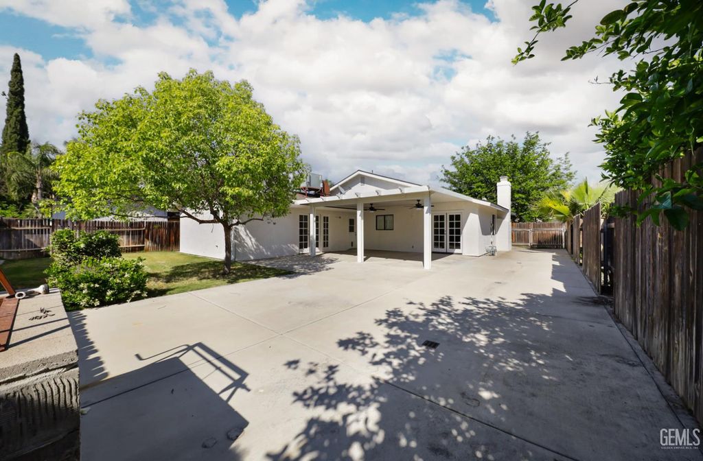 Photo of 3601 Huachuca Way, Bakersfield, CA 93309 (MLS # 202604107)