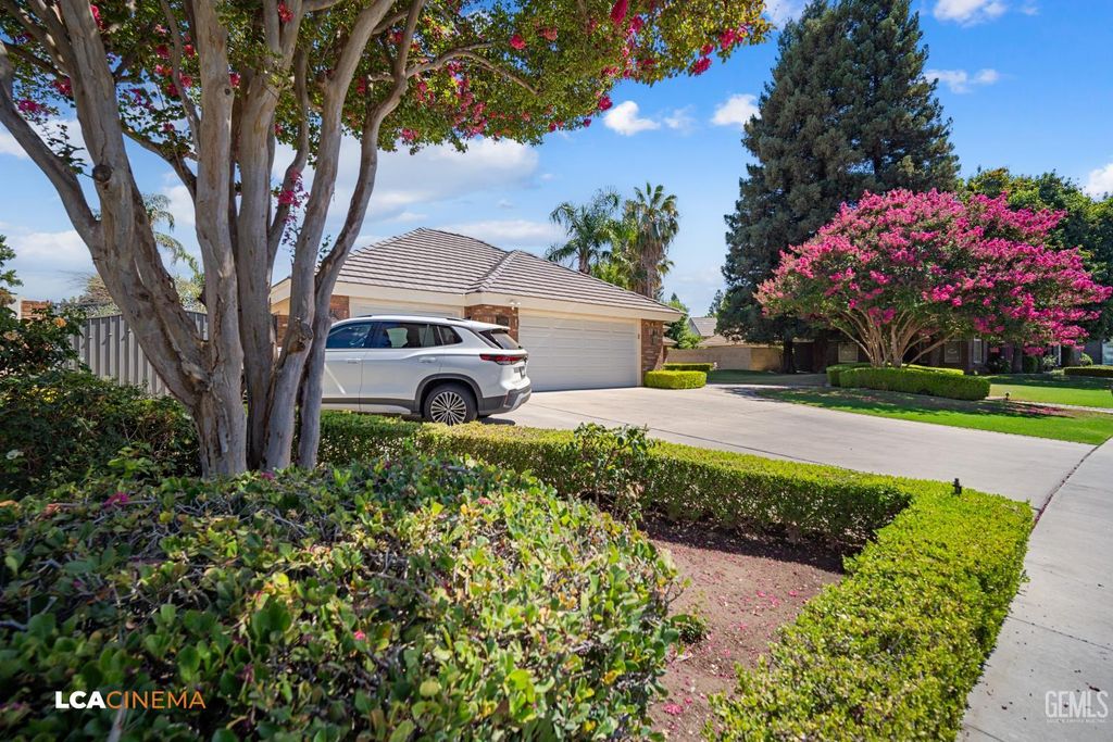 Photo of 8804 Omeara Court, Bakersfield, CA 93311 (MLS # 202607719)