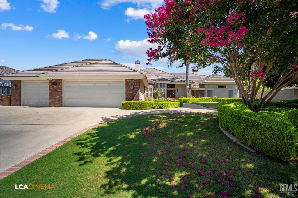 Photo of 8804 Omeara Court, Bakersfield, CA 93311 (MLS # 202607719)