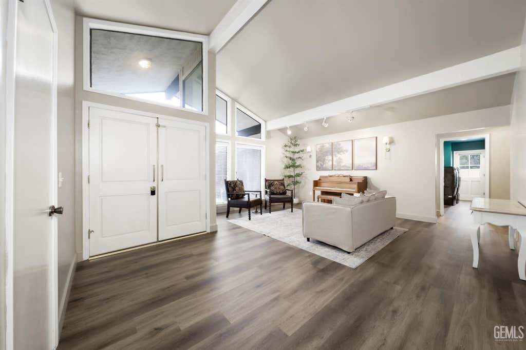Photo of 1113 Calle Extrano, Bakersfield, CA 93309 (MLS # 202606784)