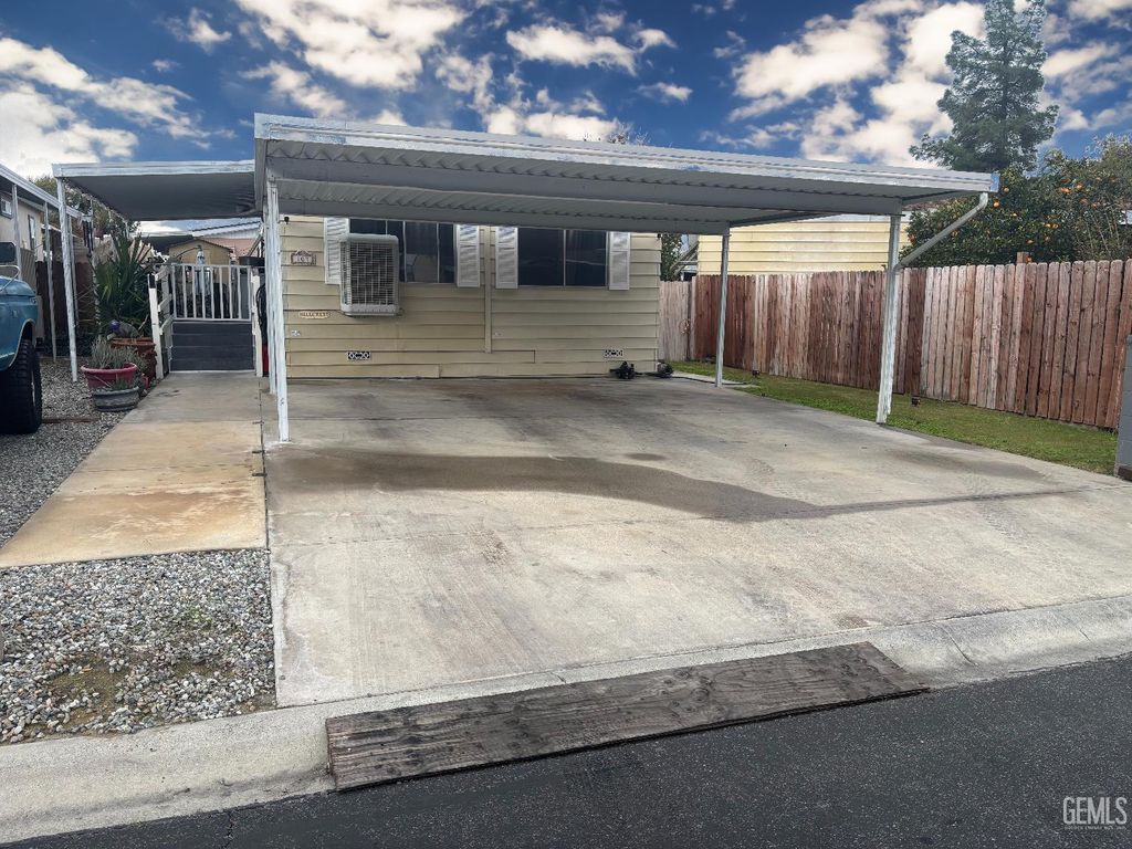 Photo of 123 N 10th Street #103, Taft, CA 93268 (MLS # 202603445)