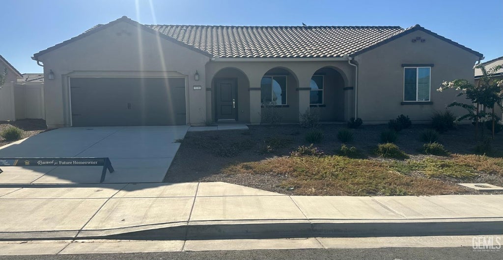 Photo of 5106 Beaverhead Avenue, Bakersfield, CA 93306 (MLS # 202610726)