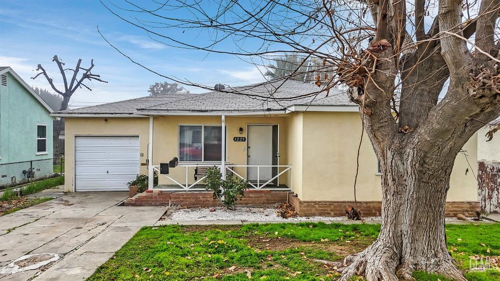 Photo of 1229 Castaic Avenue, Bakersfield, CA 93308 (MLS # 202600864)