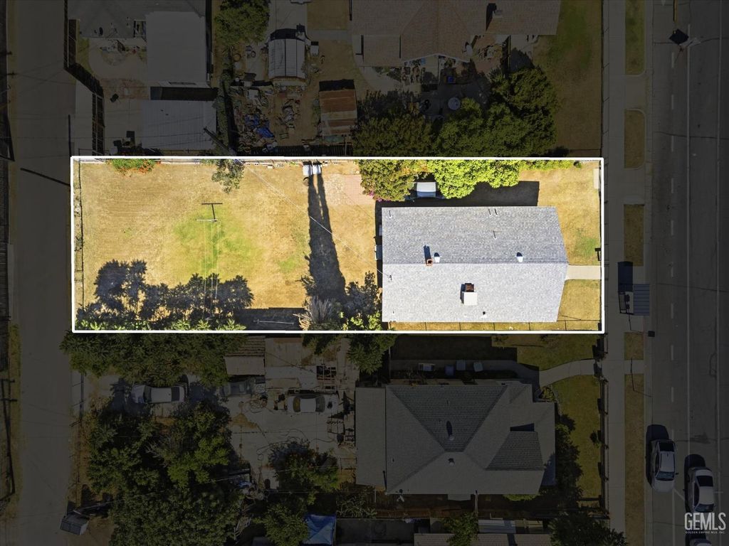 Photo of 907 Monterey Street, Bakersfield, CA 93305 (MLS # 202605520)